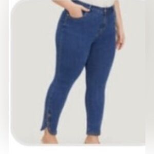 Bloomchic braided hem capris 18